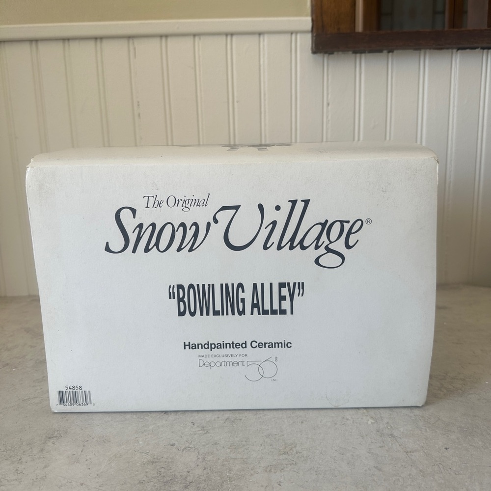 Dept 56 Snow Village BOWLING ALLEY #54858 Christmas Lighted Building Cord & Box